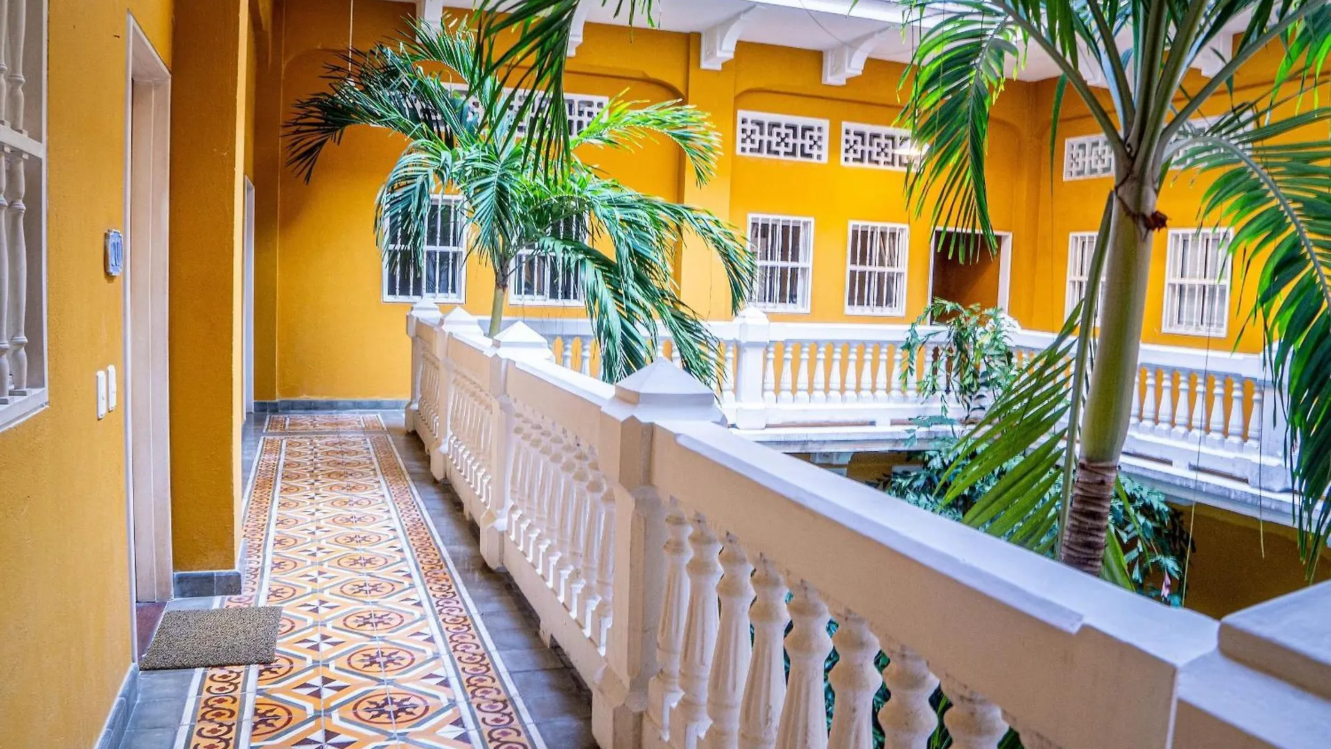Edificio Ubicado En El Centro De La Ciudad Dentro De La Ciudad Amurallada Edificio Ayos Cartagena Apartment