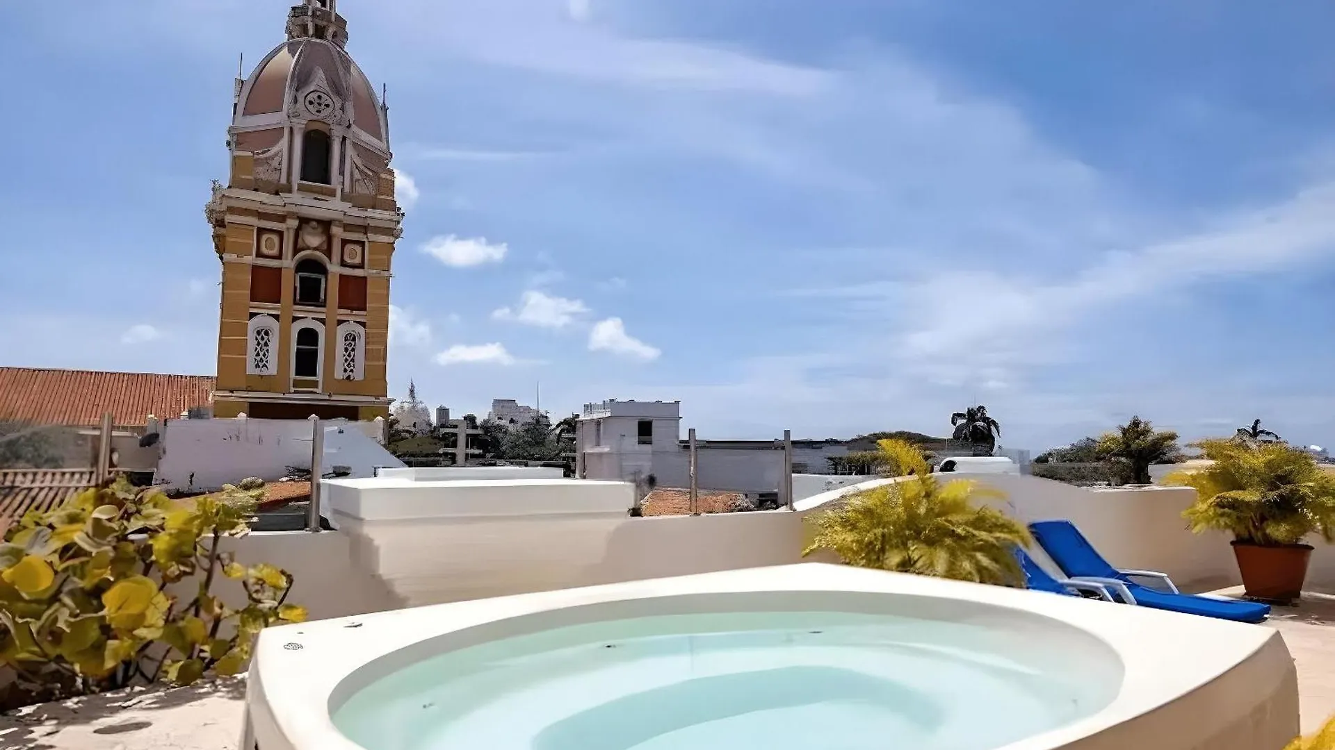 Edificio Ubicado En El Centro De La Ciudad Dentro De La Ciudad Amurallada Edificio Ayos Cartagena